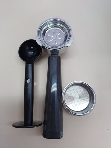 Electrolux E6EC1-6BST Explorer 6 - Máquina de café espresso con tecnología de control térmico, bandeja de goteo extraíble, espumador de leche, 1250-1450 W